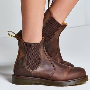 Dr. Martens Crazy Horse 2976 Leather Chelsea 8